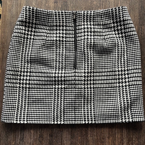 Cute Skirt, great for holiday parties! - Picture 3 of 4